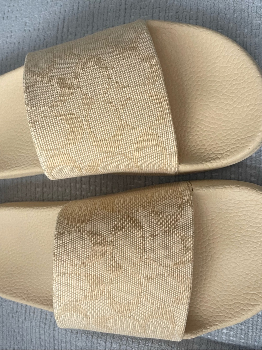 Brand new !Coach Women's Cream Signature Slide Sandals